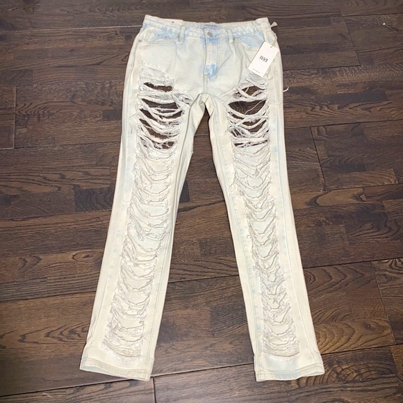 NWT Posh By V Ripped Boyfriend Jeans Size M - Picture 2 of 6
